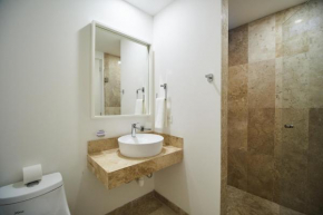 Tropical & Charming Apartment in Tulum with Lounge Area, Gym, Pool, Balcony & Nice Amenities